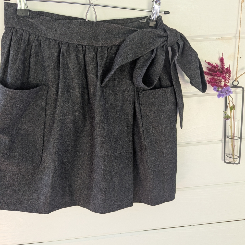 Elegant Black Skirt with Bow Detail